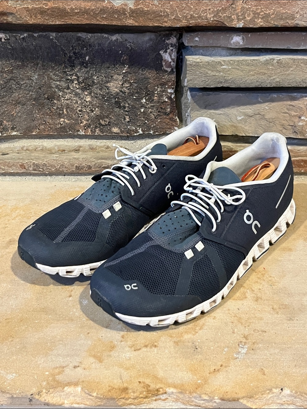 On Running Cloud 6 Sneakers in Navy